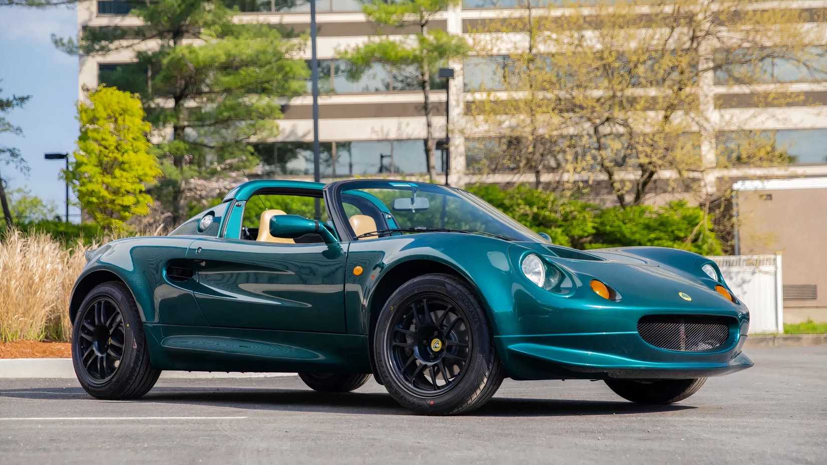 1997 Lotus Elise S1 front 3/4