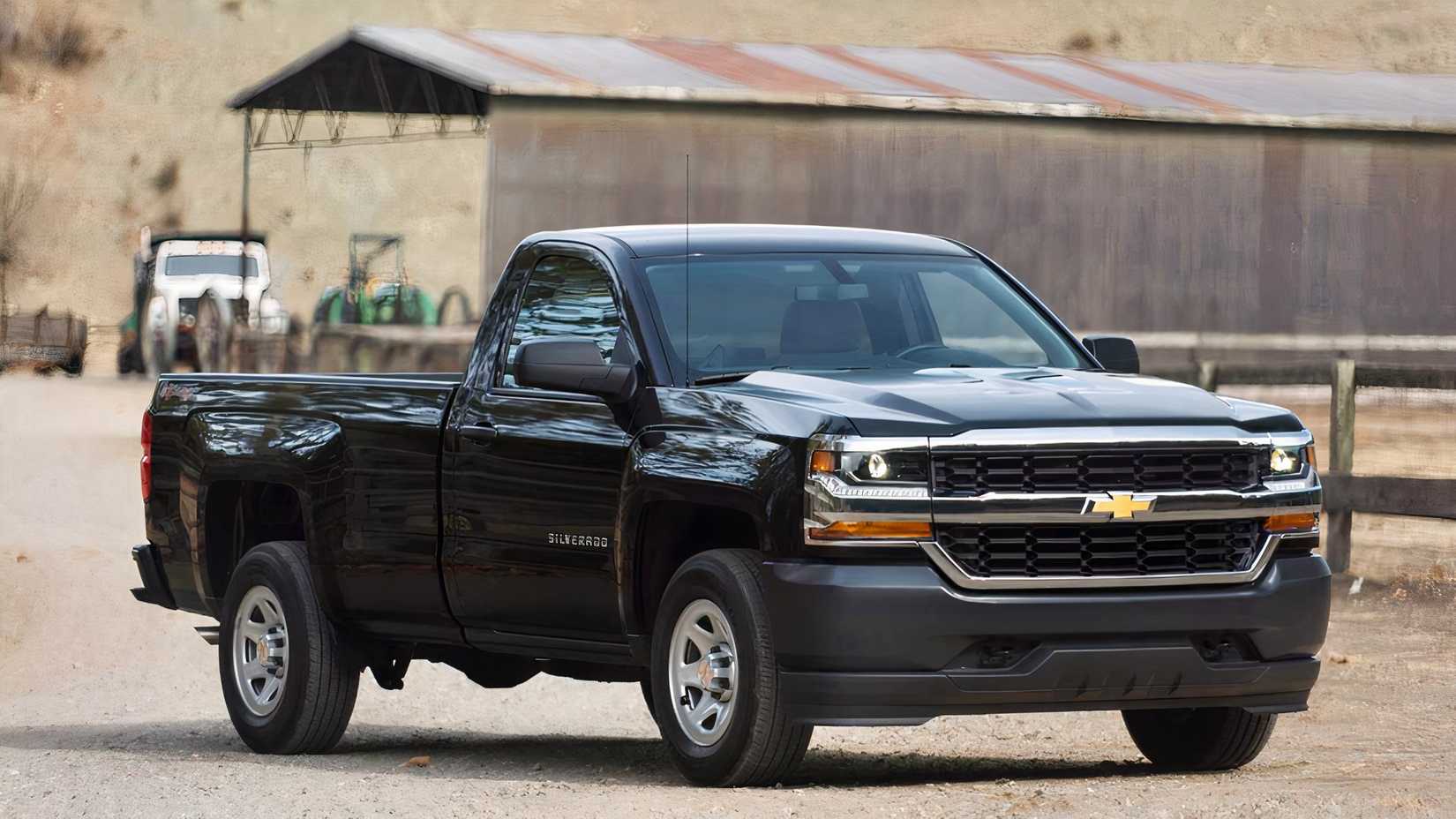 2018 Chevrolet Silverado 1500 WT front 3/4