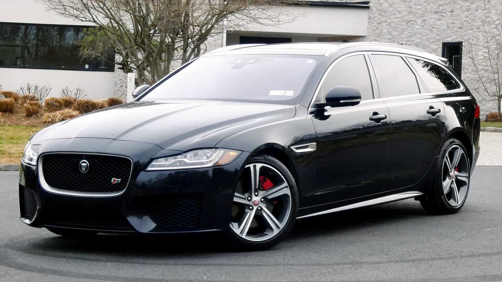 2018 Jaguar XF Sportbrake S dianteiro 3/4 estacionado