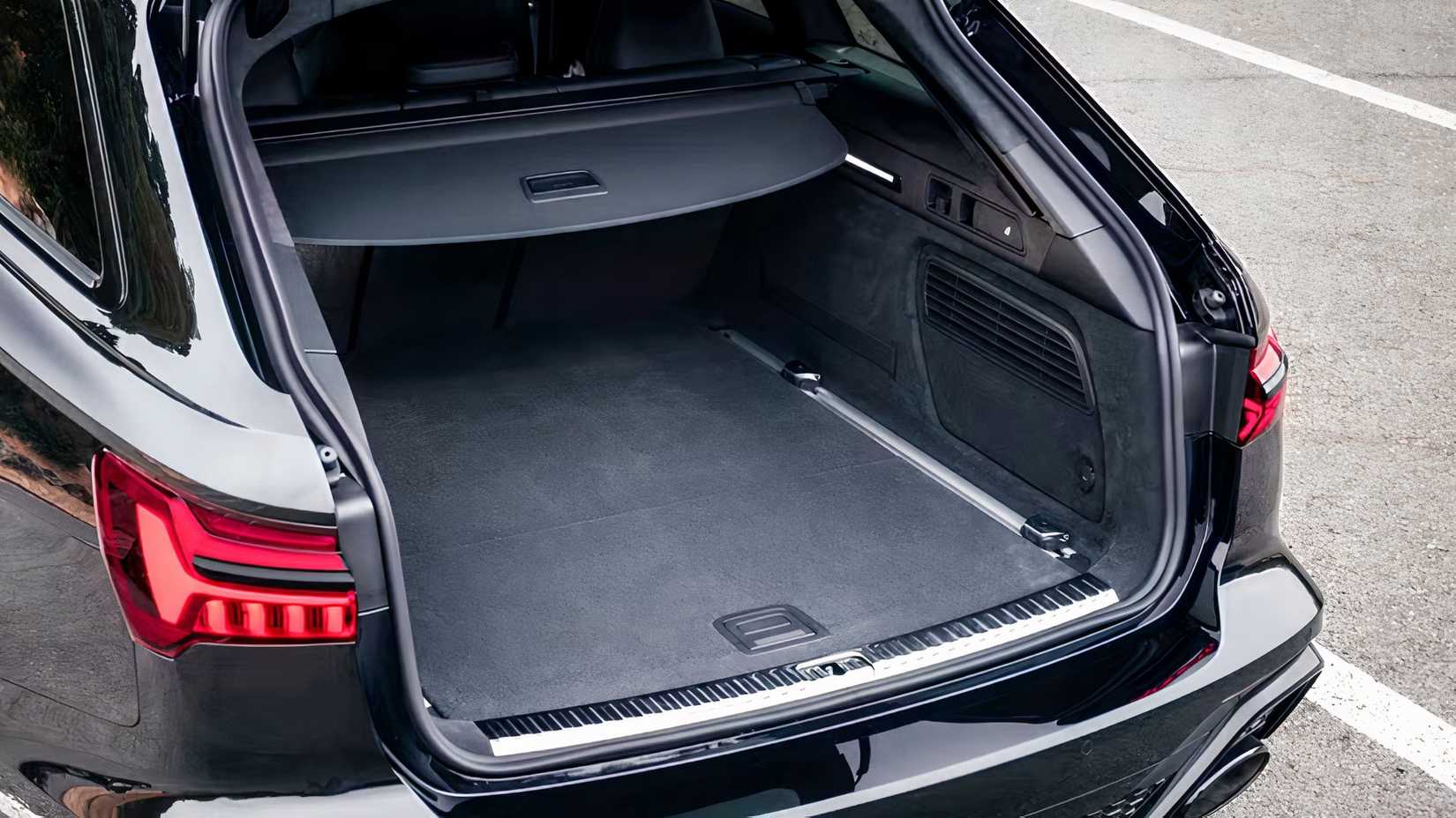 2026 Audi RS6 Avant Performance rear cargo area