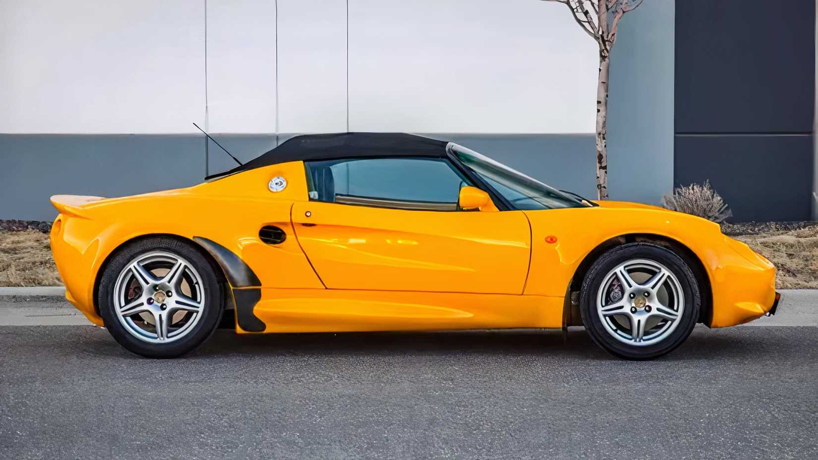 1996 Lotus Elise S1 in yellow profile