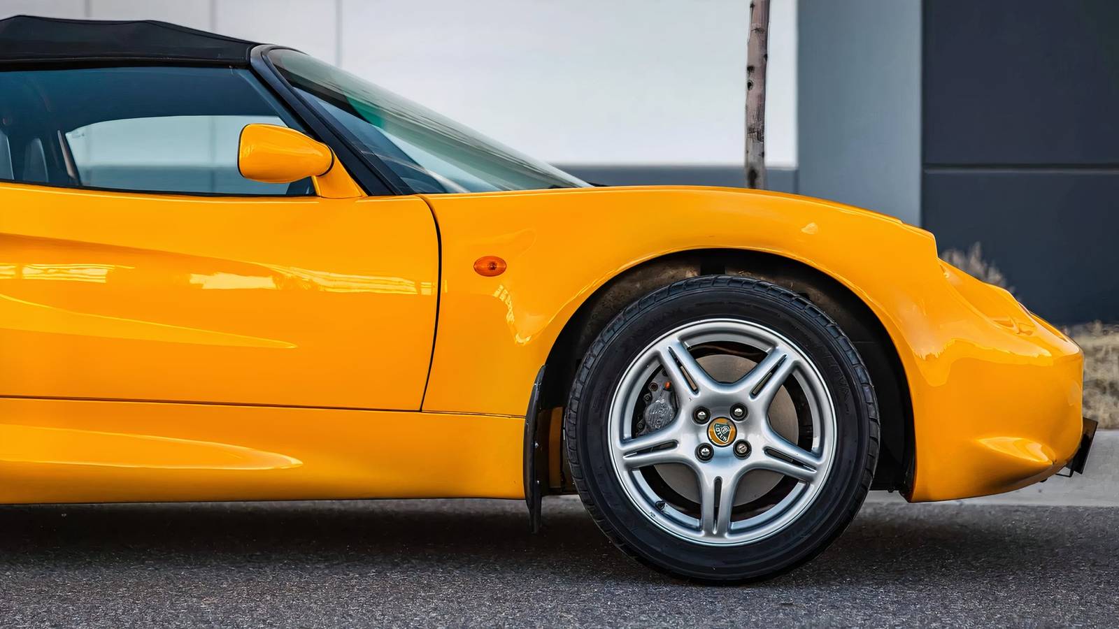 This British Sports Car Is Cheap And Handles Well, But No One Recommends It