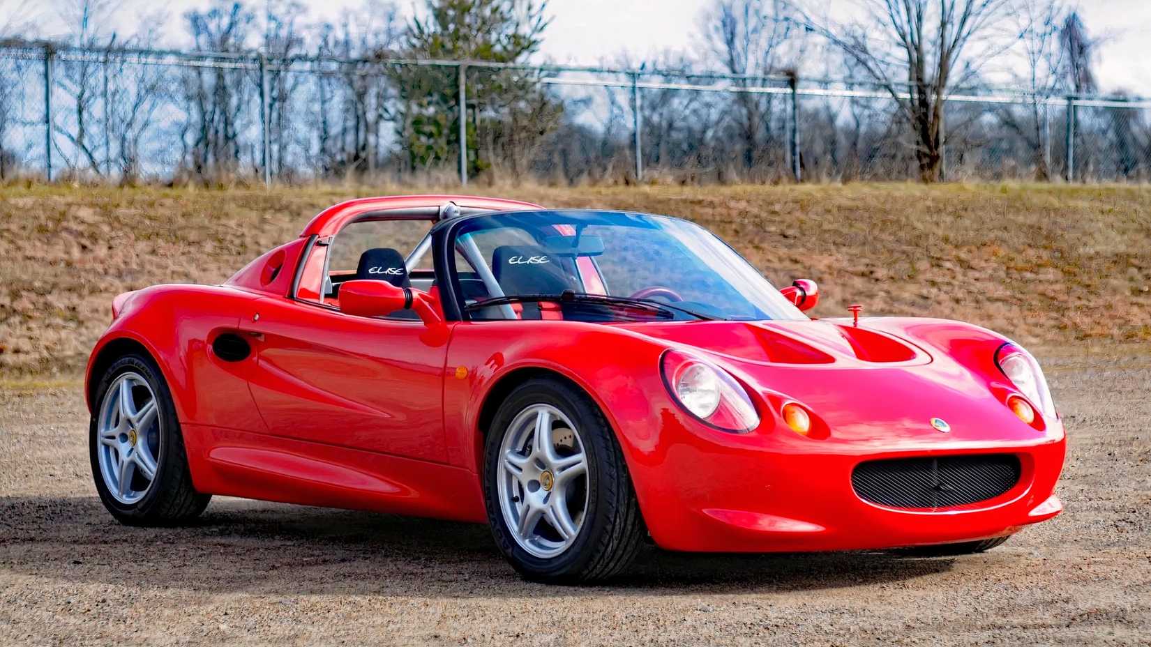 1998 Lotus Elise S1 in red front 3/4