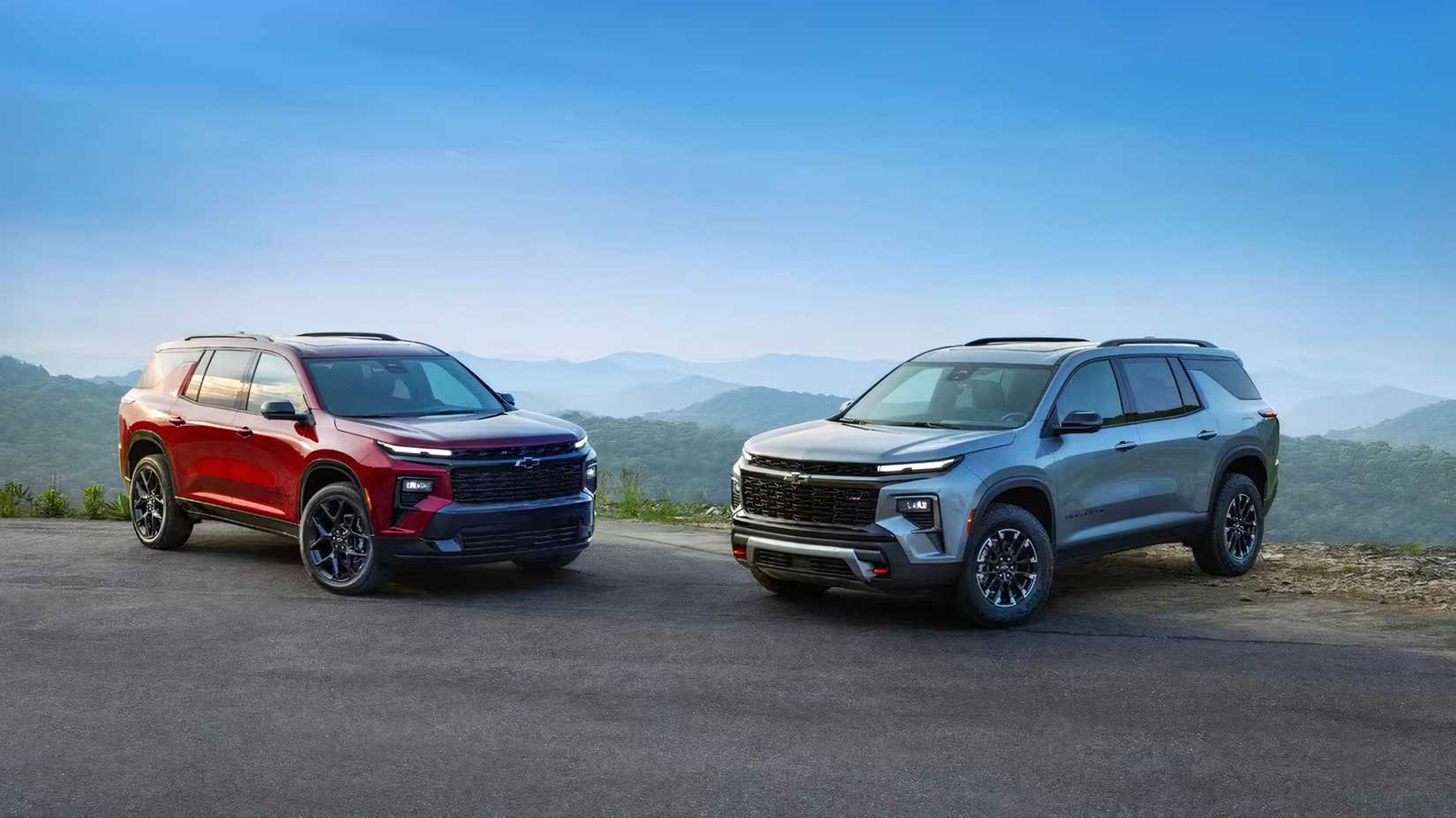Front 3/4 shot of 2026 Chevrolet Traverse lineup parked