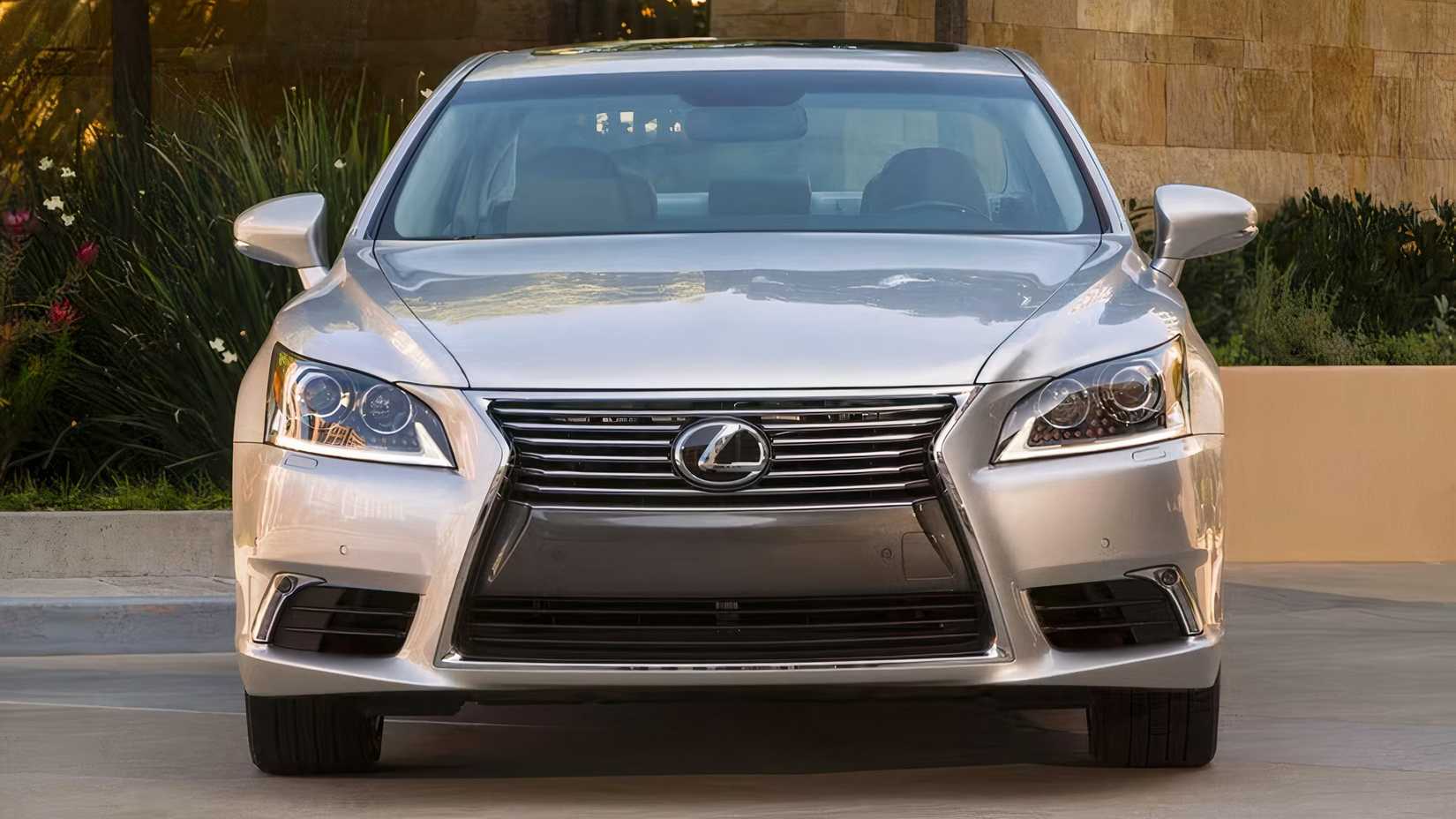 Front shot of 2017 Lexus LS 460 parked