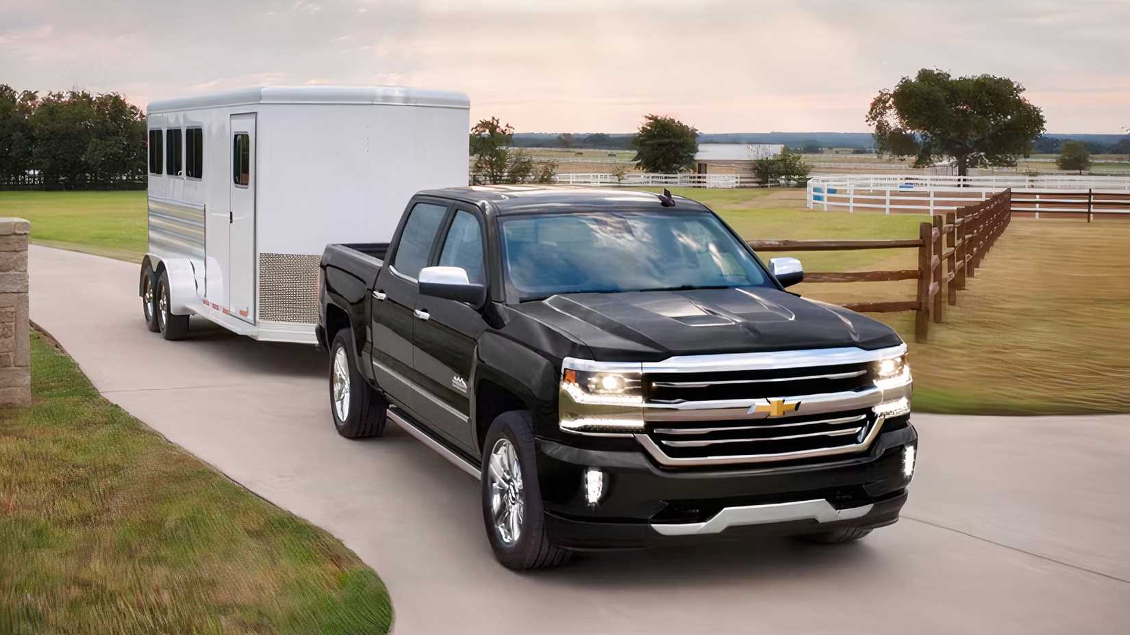 Front 3/4 shot of 2018 Chevrolet Silverado 1500 towing a trailer