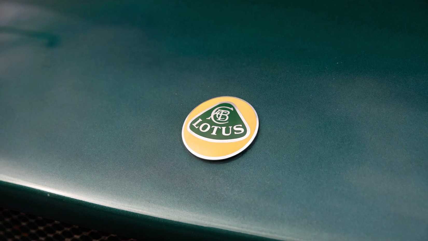 1997 Lotus Elise S1 hood badge