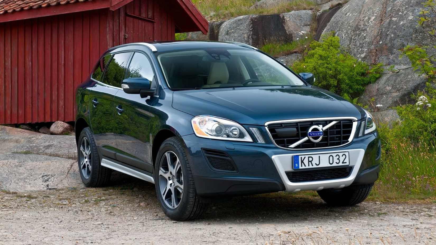 2011 Volvo XC60 front 3/4