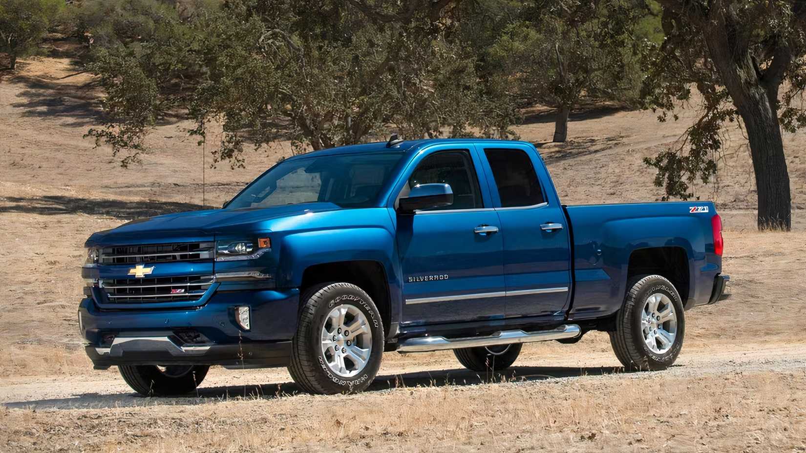 Front 3/4 shot of 2018 Chevrolet Silverado 1500 parked off-road