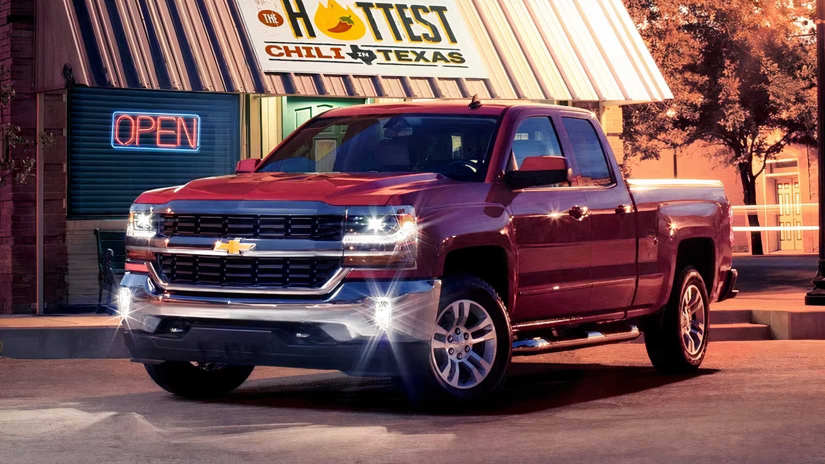 Front 3/4 shot of 2018 Chevrolet Silverado 1500 parked