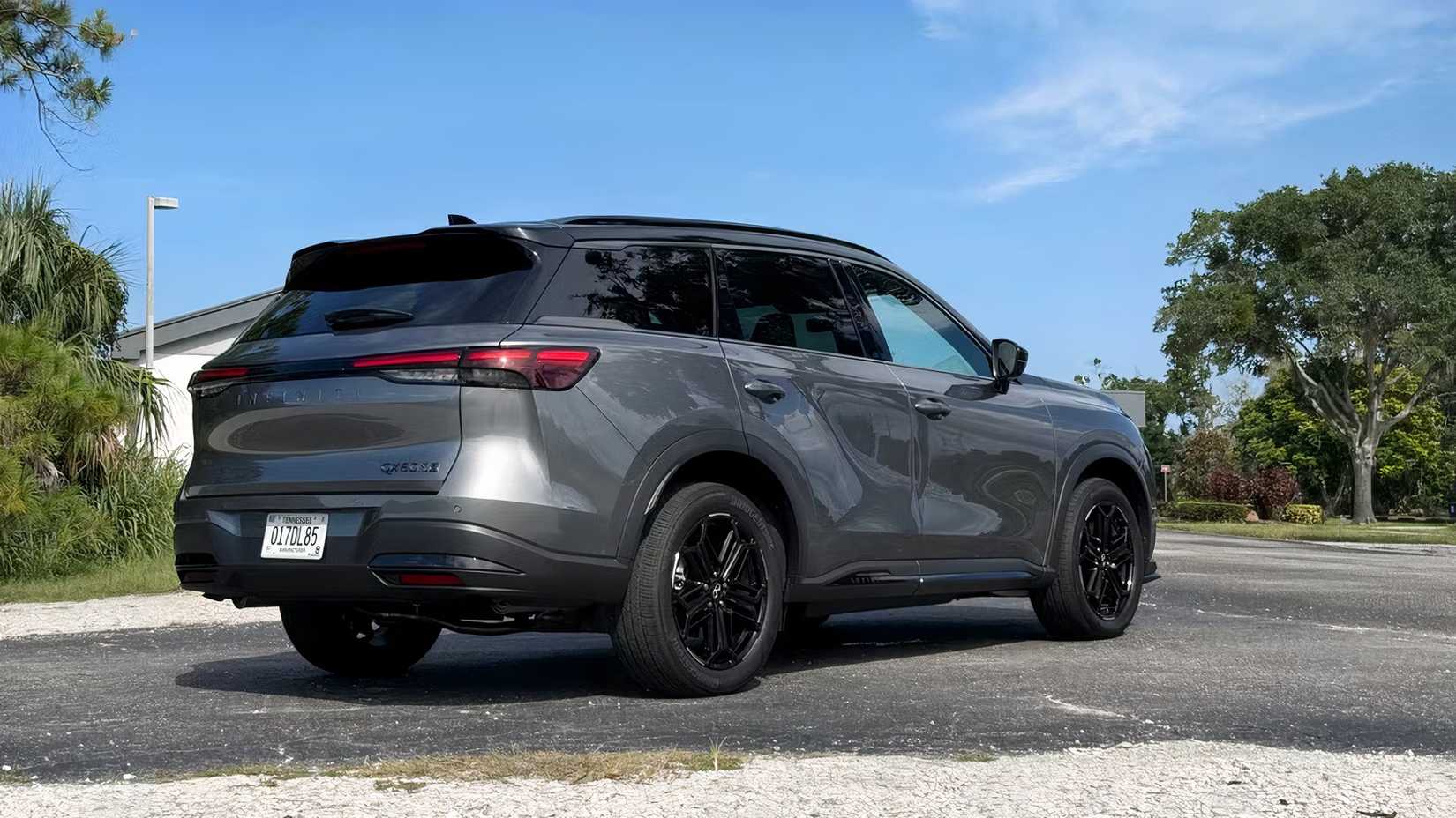 Rear 3/4 shot of 2026 Infiniti QX60 parked
