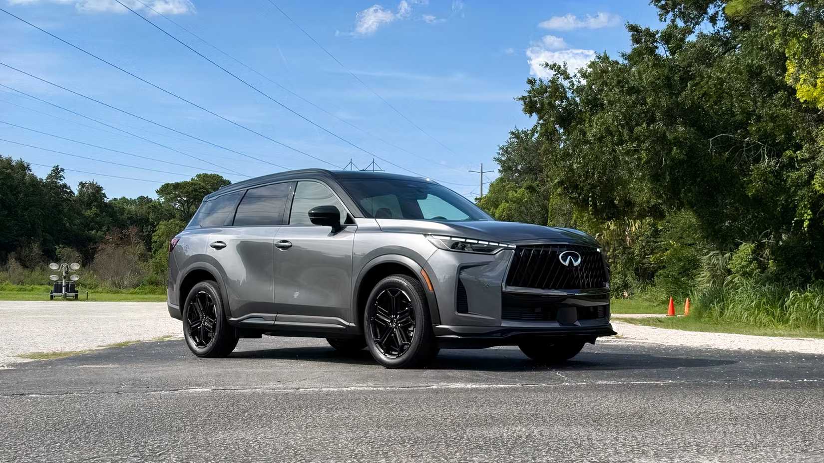 Front 3/4 shot of 2026 Infiniti QX60 parked