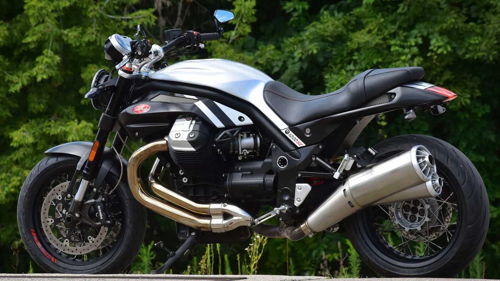 A static shot of the Moto Guzzi Griso 1200 8v SE parked