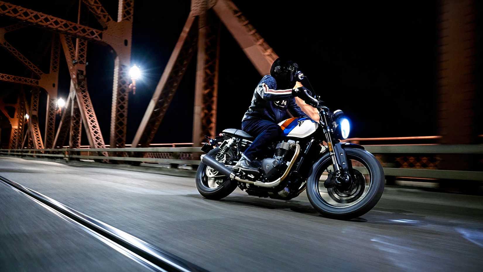 2025 Triumph Speed Twin 900 action shot