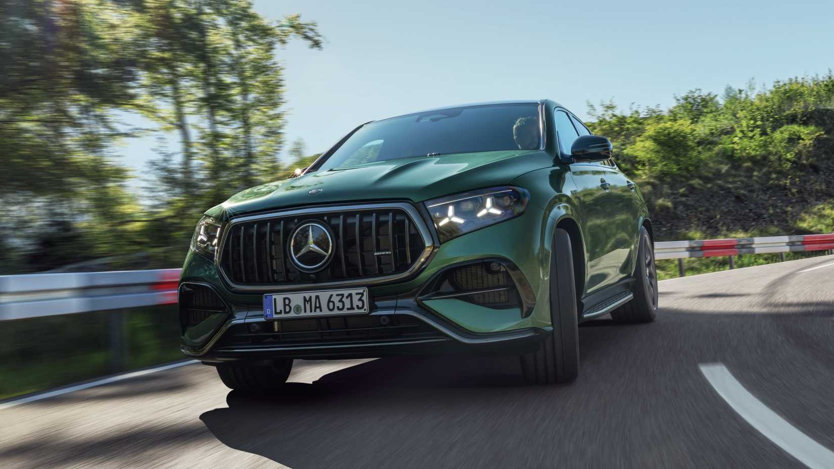 Imagem de direção 3/4 frontal do Mercedes-AMG GLE 63 S Coupe 2027