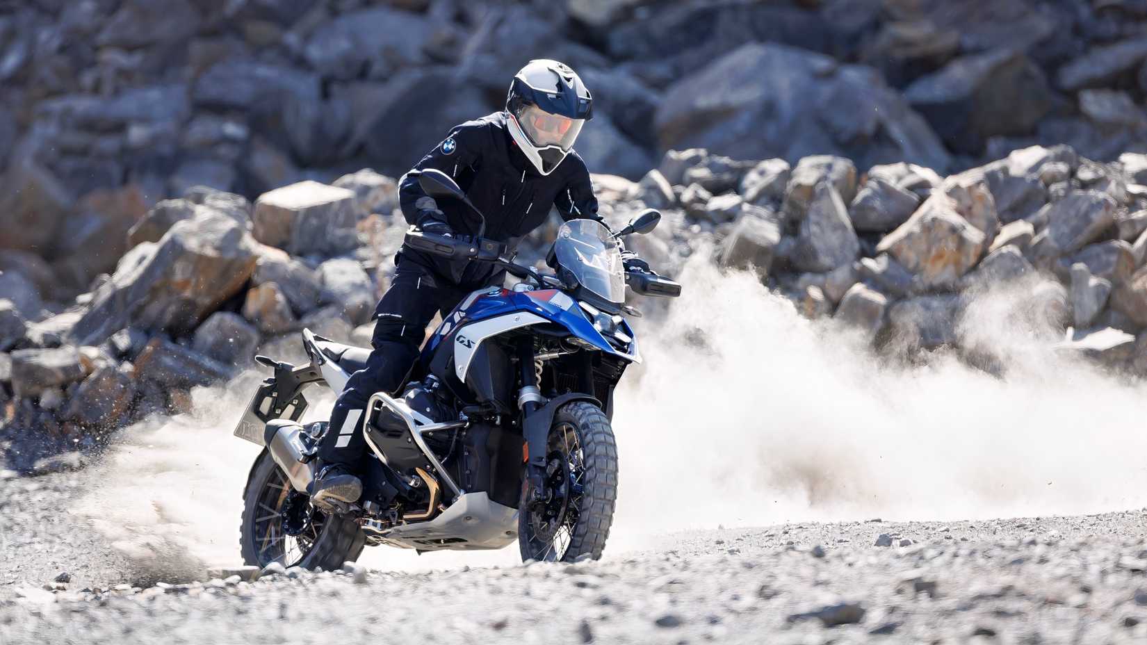 Piloto off-road nas trilhas com a BMW R 1300 GS
