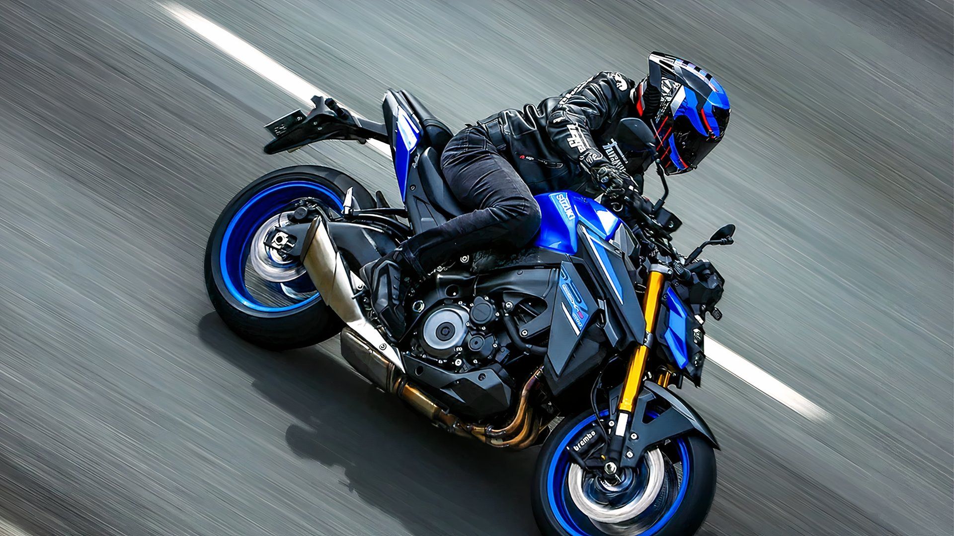 Rider going strong on Suzuki GSX-S1000