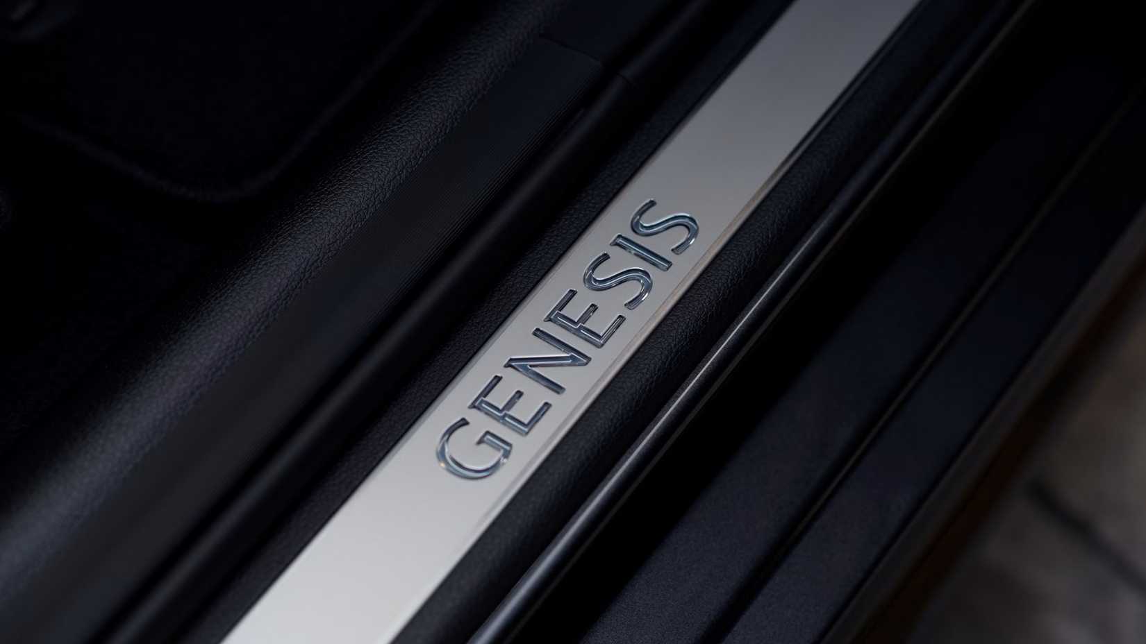 2017 Genesis G80 close-up of door sill 