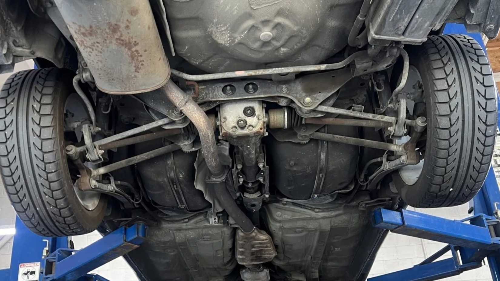 2005 Saab 9-2x Aero close-up do material rodante