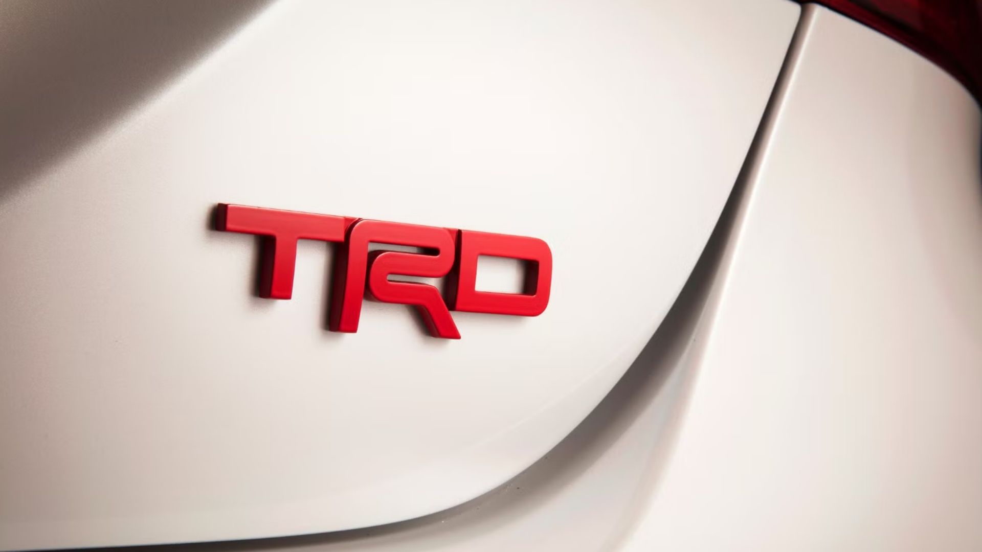 토요타 아발론 TRD: 스포츠 트림이 있는지 몰랐던 초신뢰성 세단