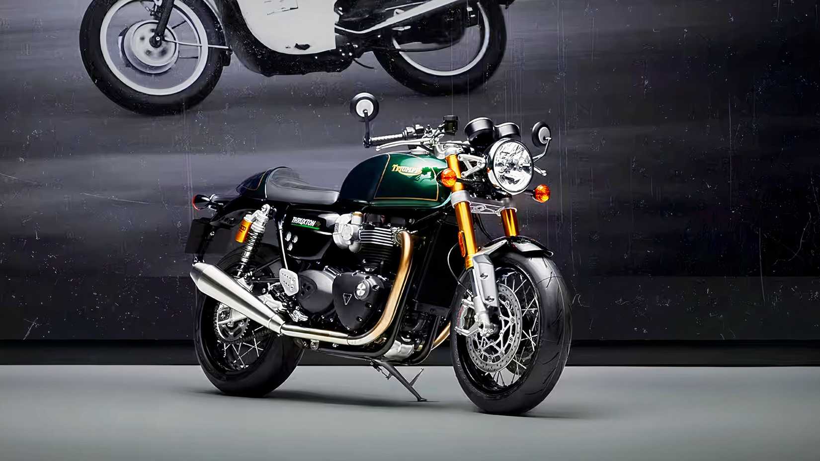 Imagem de estúdio da Triumph Thruxton 1200 Final Edition, parte frontal