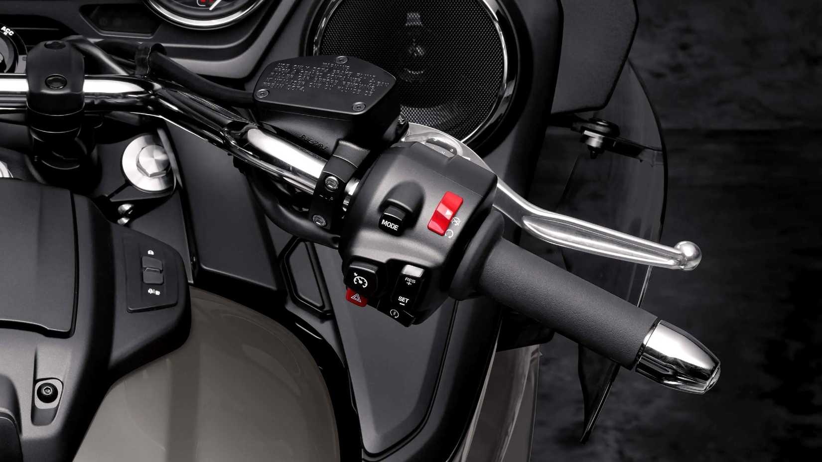 Painel de distribuição do lado esquerdo branco 2020 Yamaha Star Venture