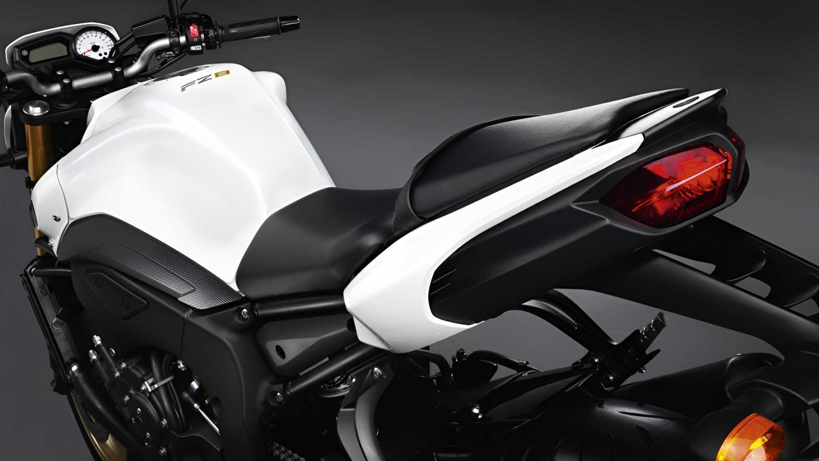 Close do design do assento Yamaha FZ8