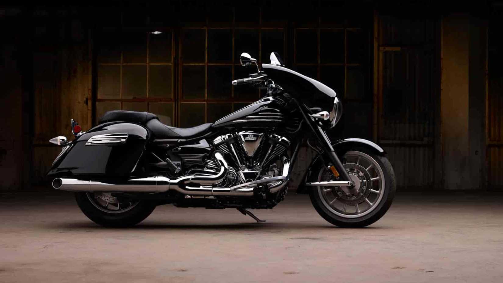 Uma foto de perfil lateral da Yamaha Stratoliner Deluxe