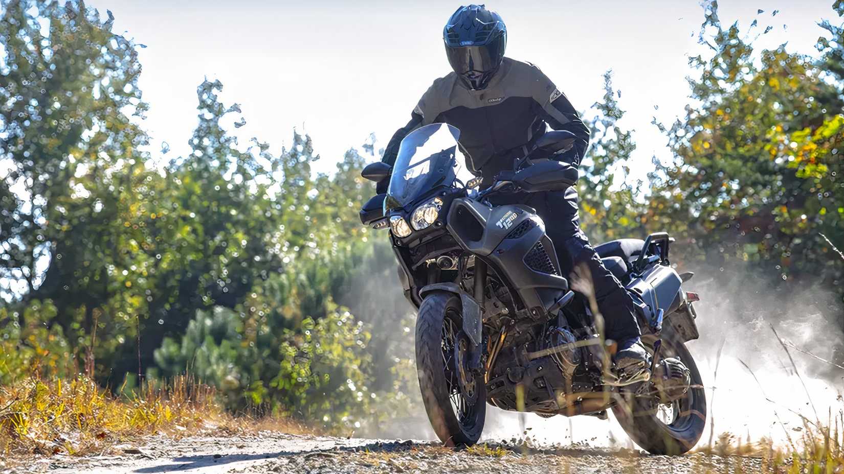 Yamaha Super Tenere 1200 andando fora de estrada