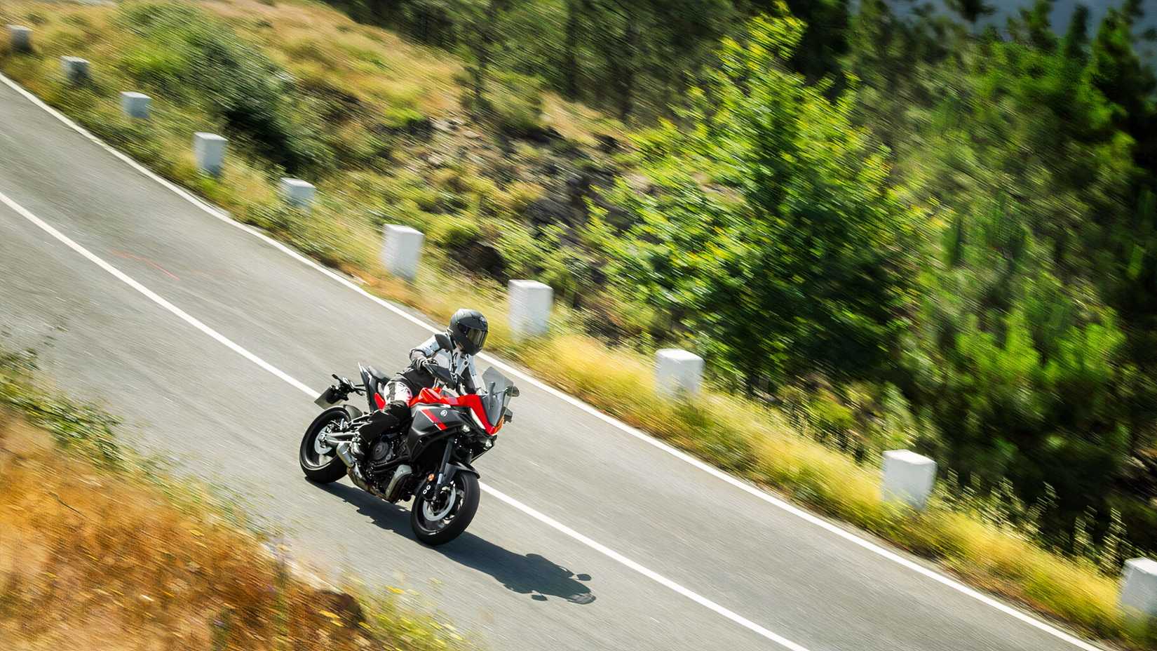 Tiro panorâmico de alta velocidade Yamaha Tracer 7