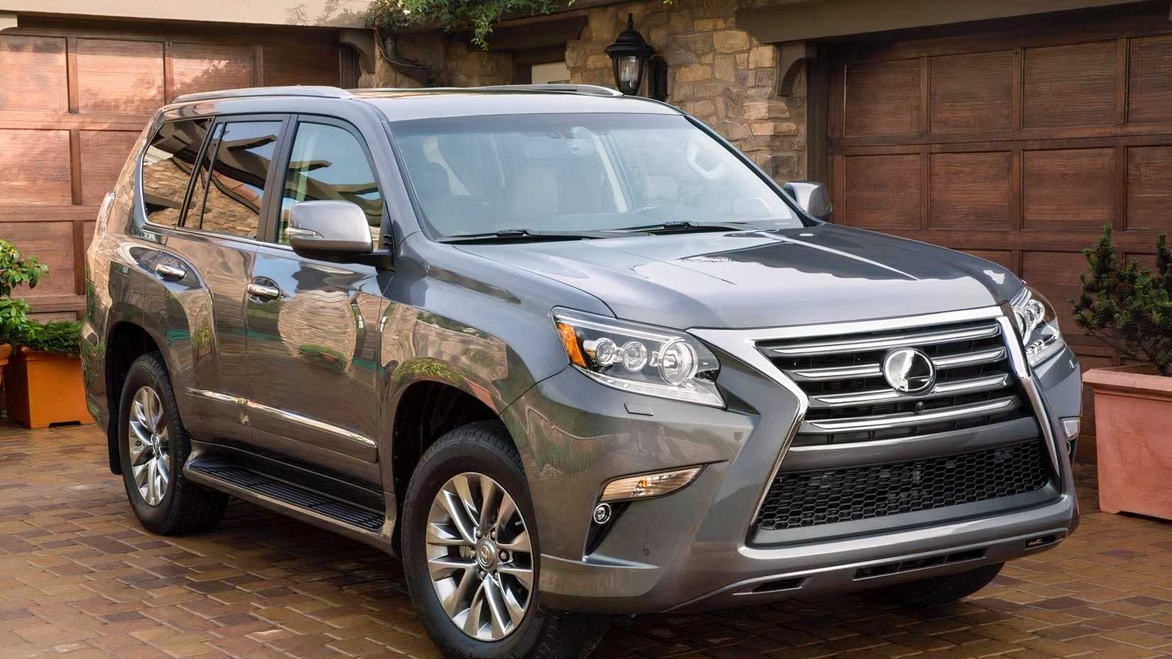 2017 Lexus GX 460 Front 3/4 Parked