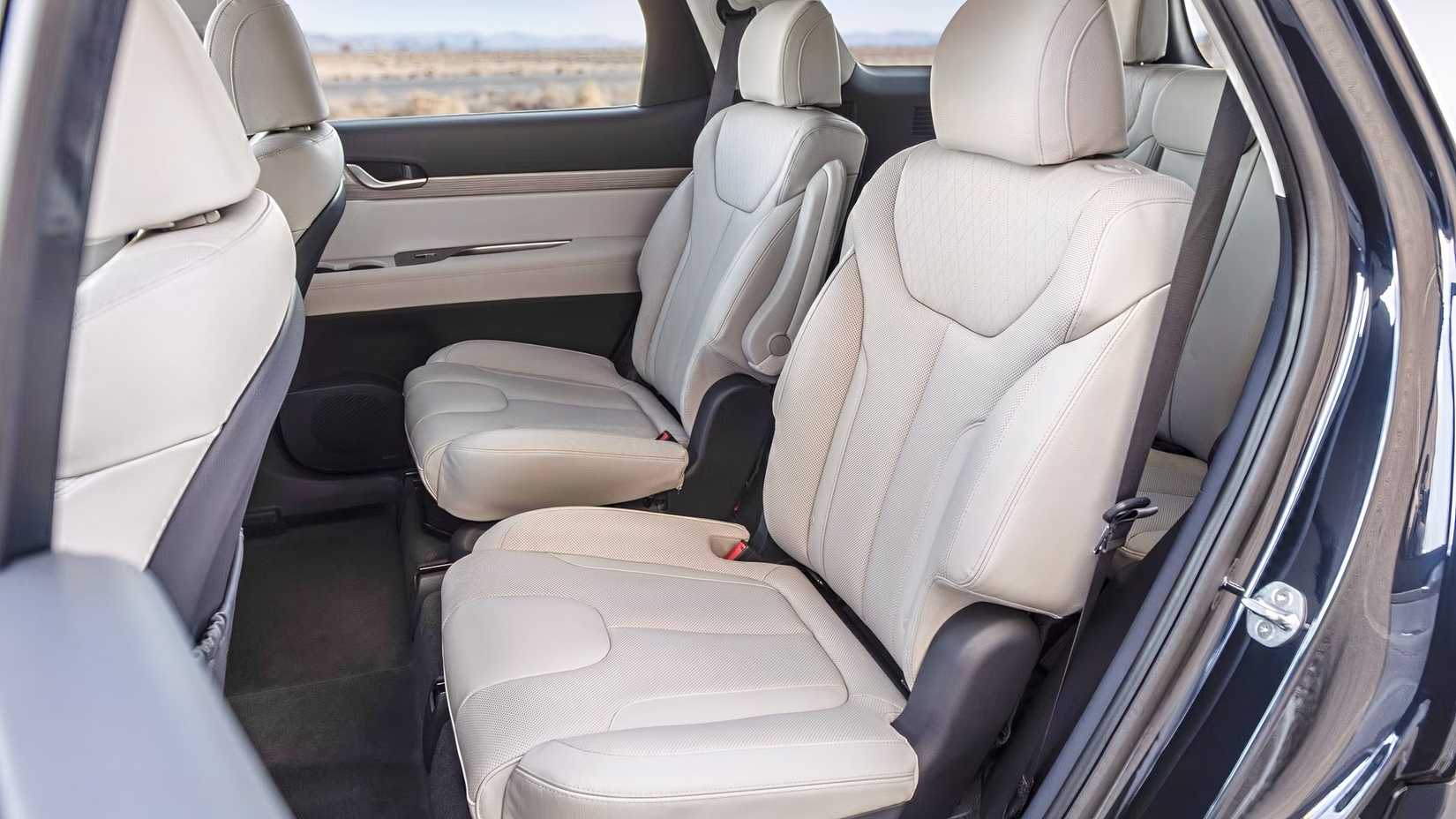 Rear seats visible in 2022 Hyundai Palisade interior shot