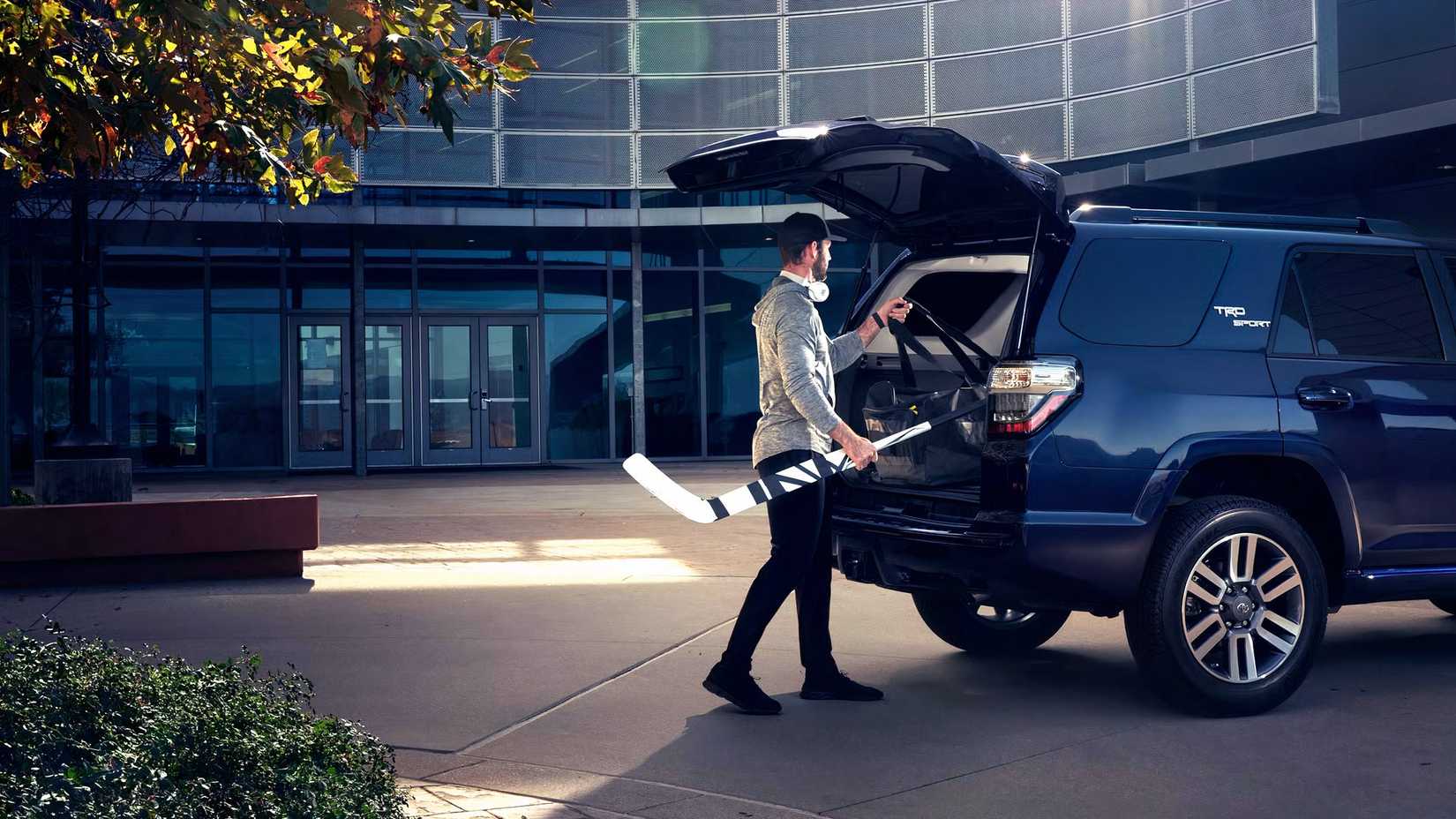 2023 Toyota 4Runner foto lateral com porta traseira aberta