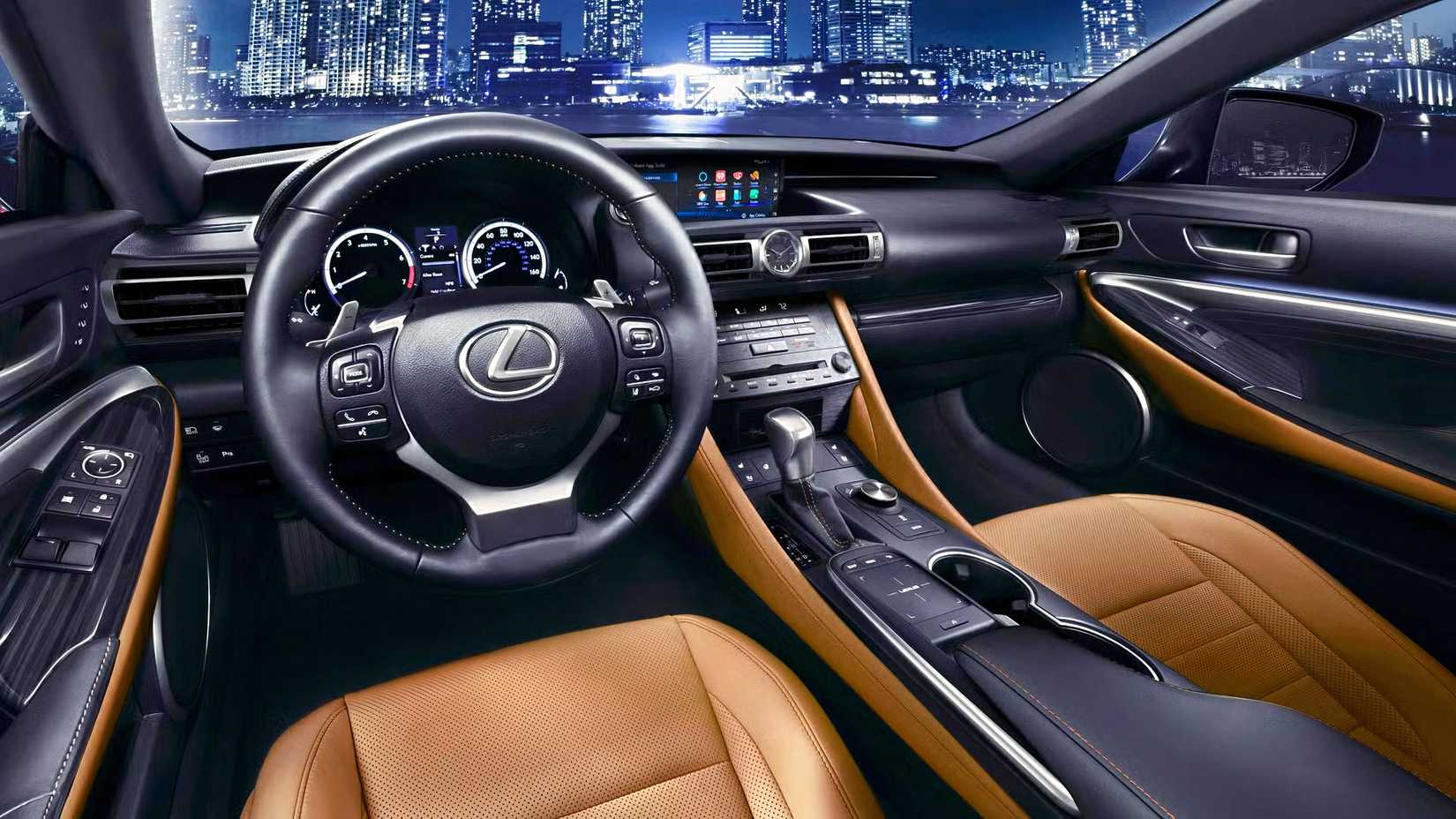 Foto do interior do Lexus RC 2025 mostrando o painel