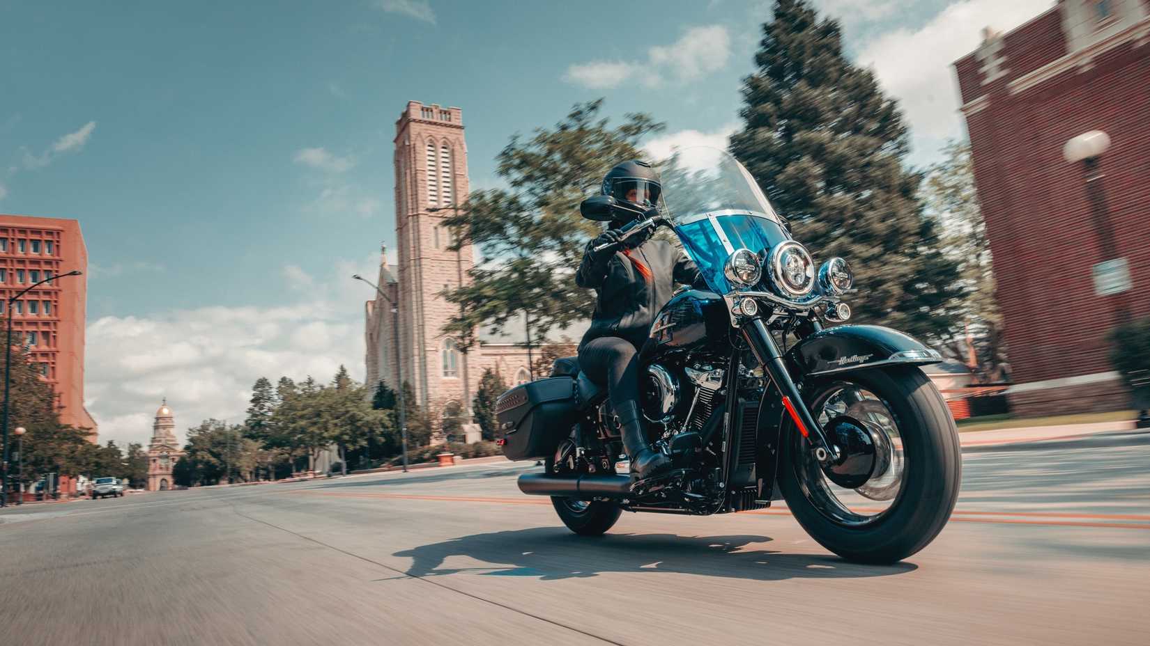 2026 Harley-Davidson Heritage Classic Liberty Edition roaming around