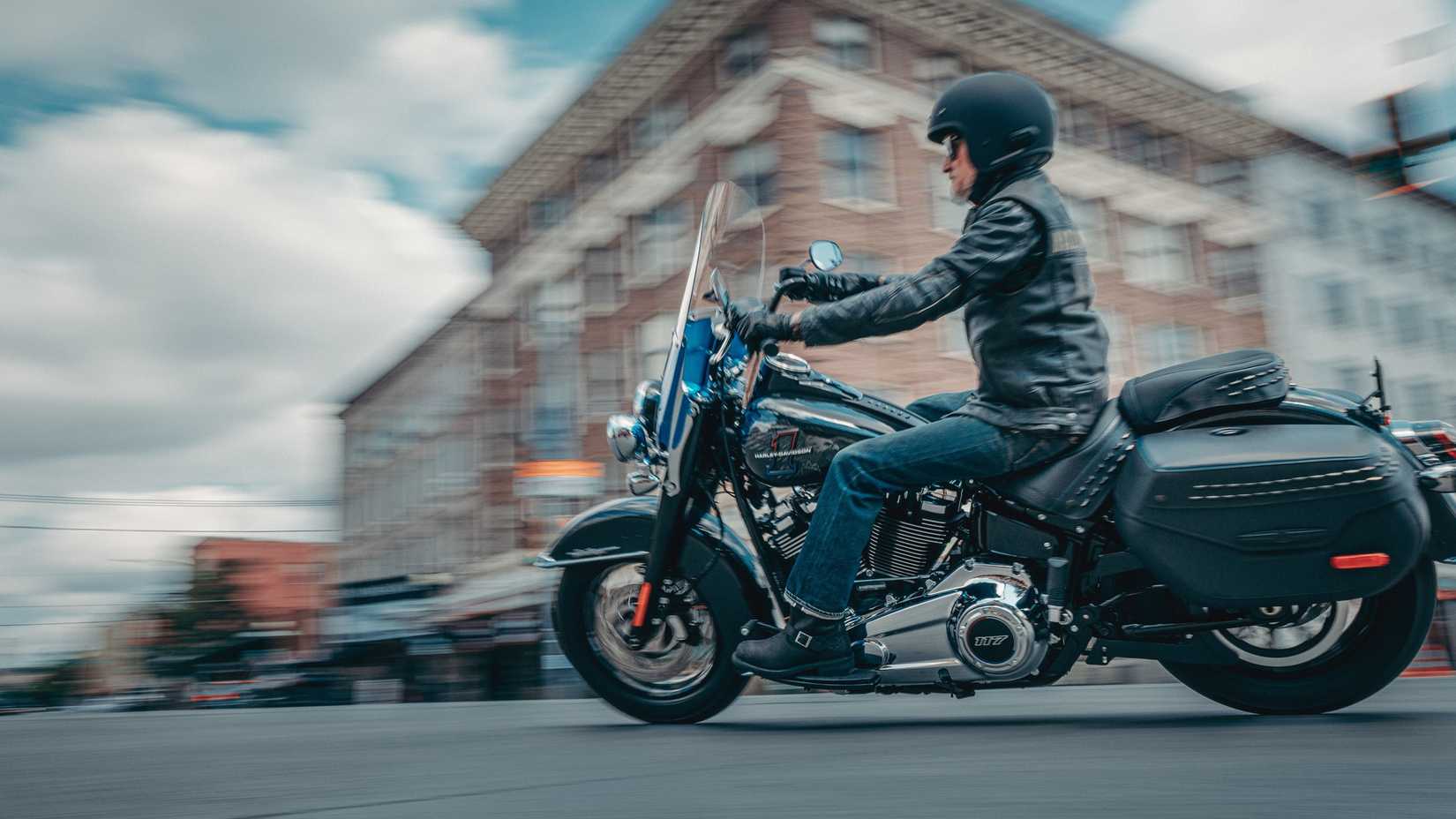 2026 Harley-Davidson Heritage Classic Liberty Edition roaming around