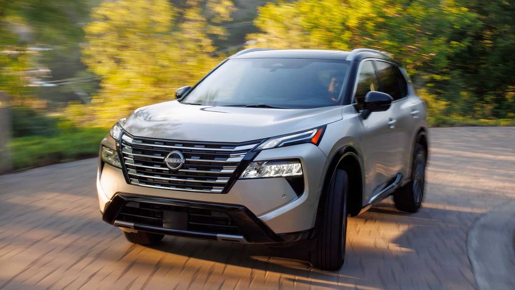 2026 Nissan Rogue Frente 3/4 Tiro de direção
