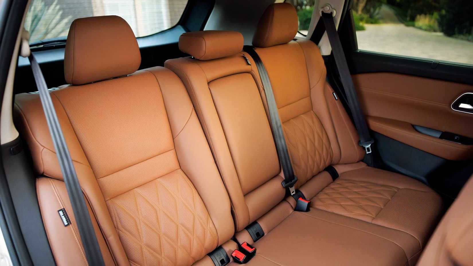 Foto do interior do Nissan Rogue 2026 mostrando os bancos traseiros