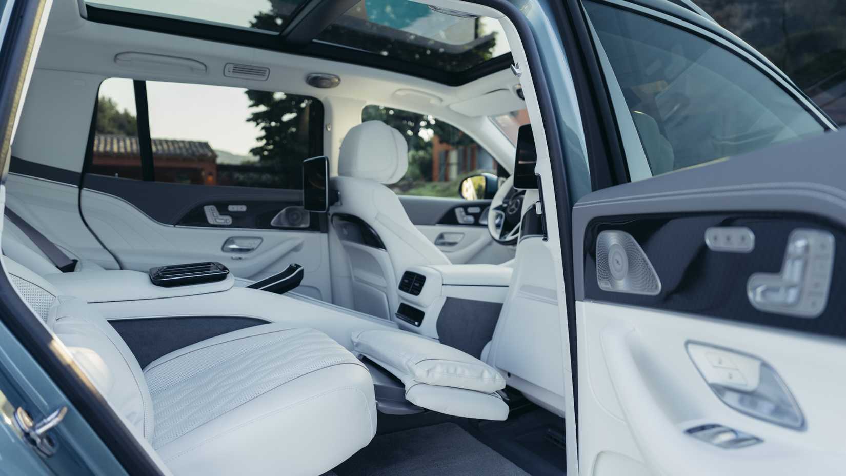 2027 Mercedes Maybach GLS 680-34