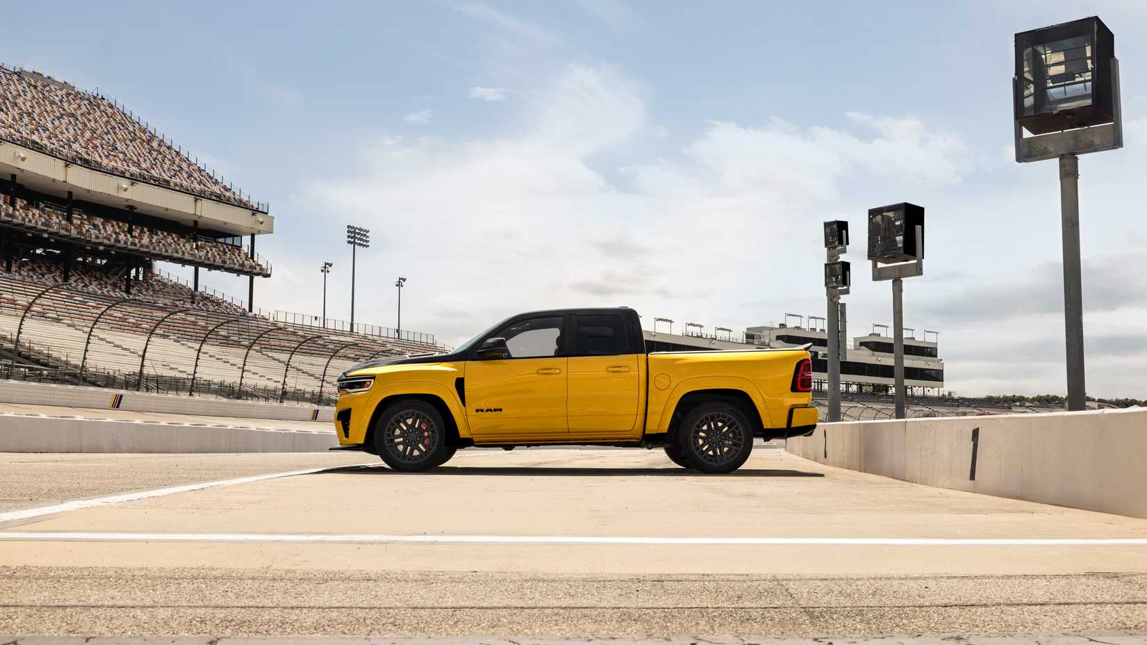2027 Ram 1500 Rumble Bee-25