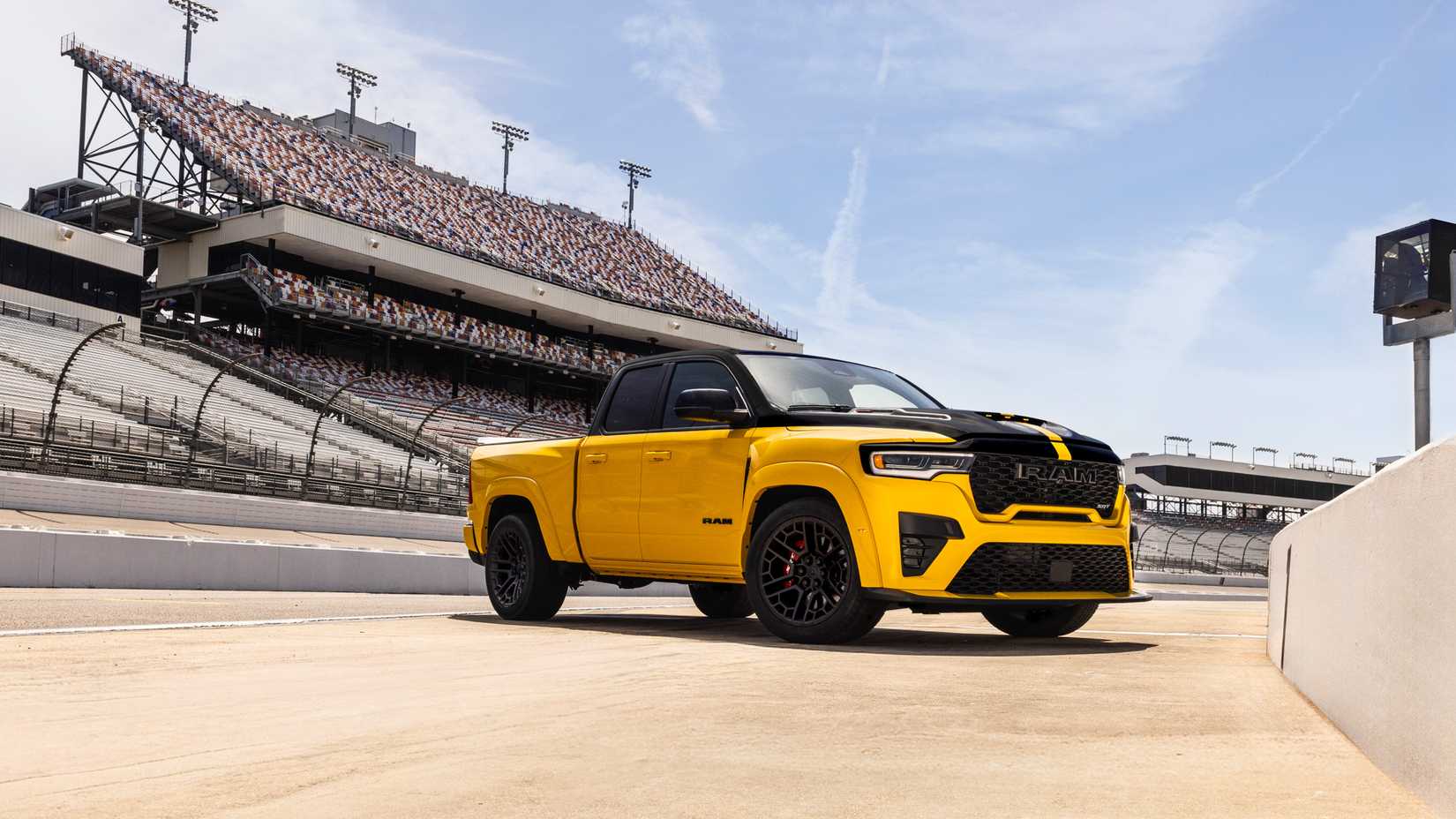 2027 Ram 1500 Rumble Bee-28