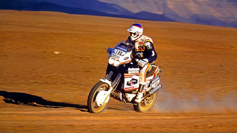 Foto de ação do Honda NRX durante um Rally Dakar