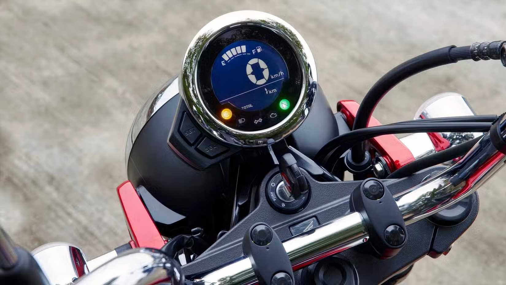 Close em LCD do Honda Dax 125