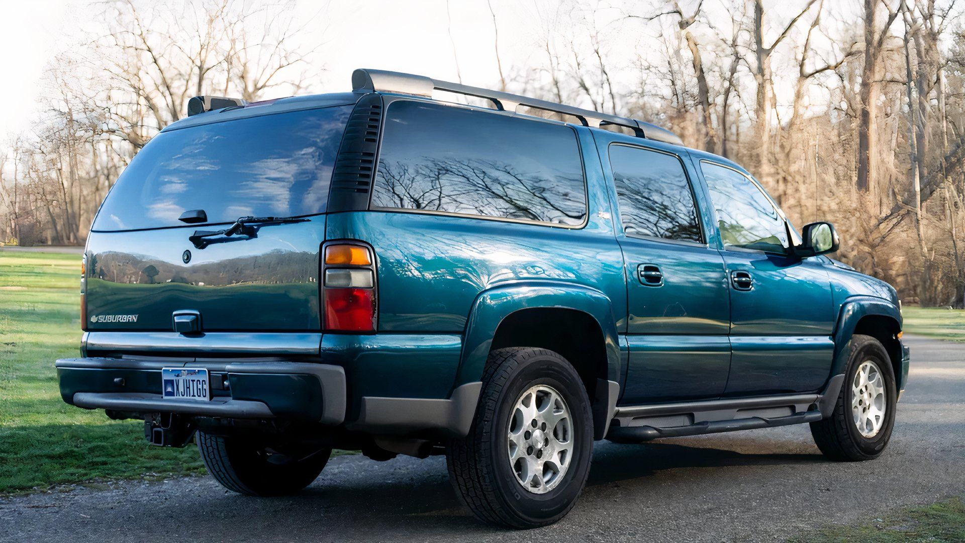 2006 Chevrolet Suburban rear 3/4 parked