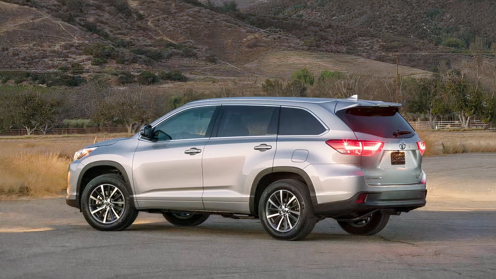 2016 Toyota Highlander rear 3/4