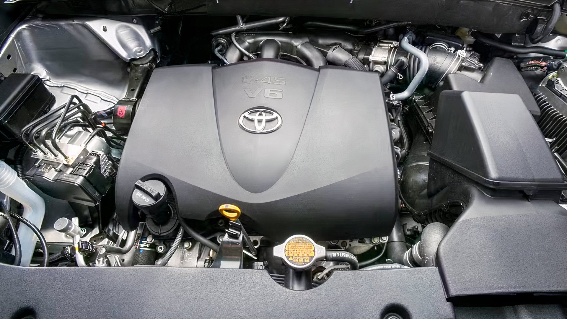 2016 Toyota Highlander engine bay