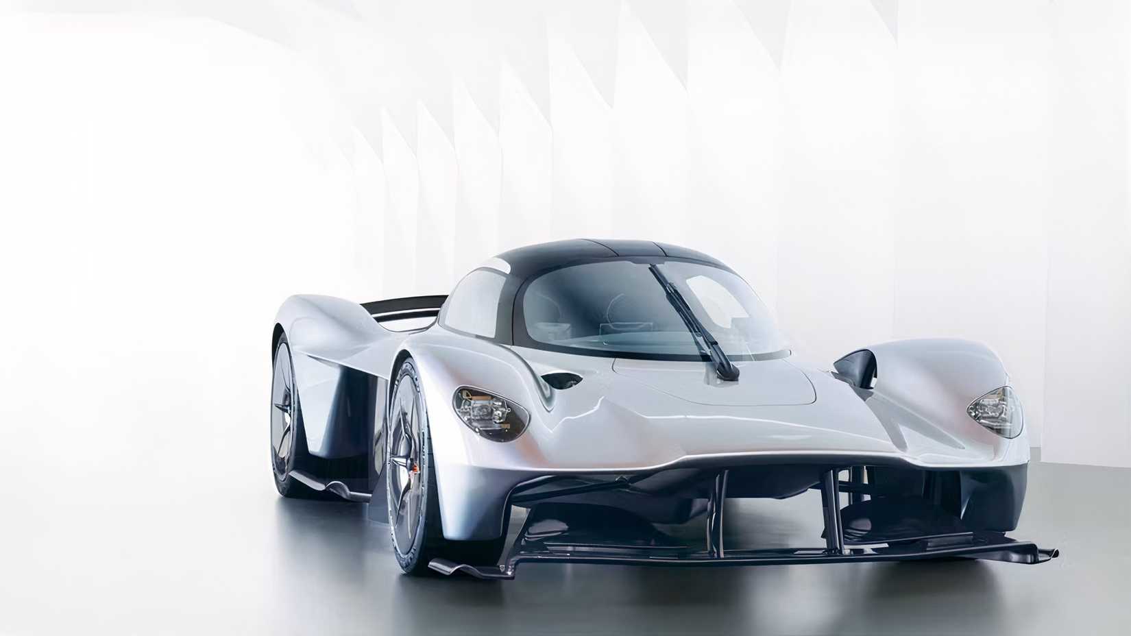 Aston Martin Valkyrie front 3/4