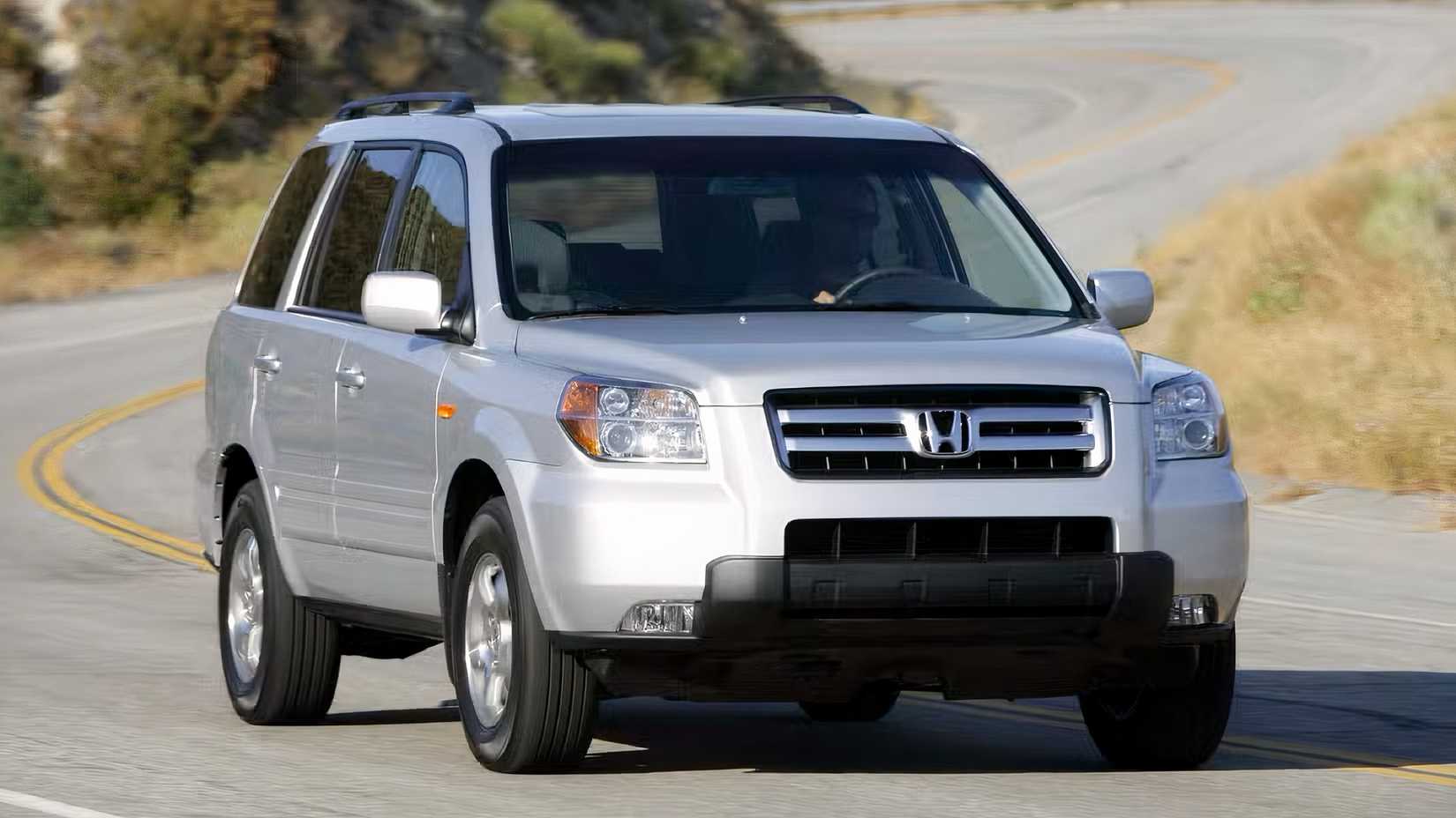 2008 Honda Pilot front 3/4 action