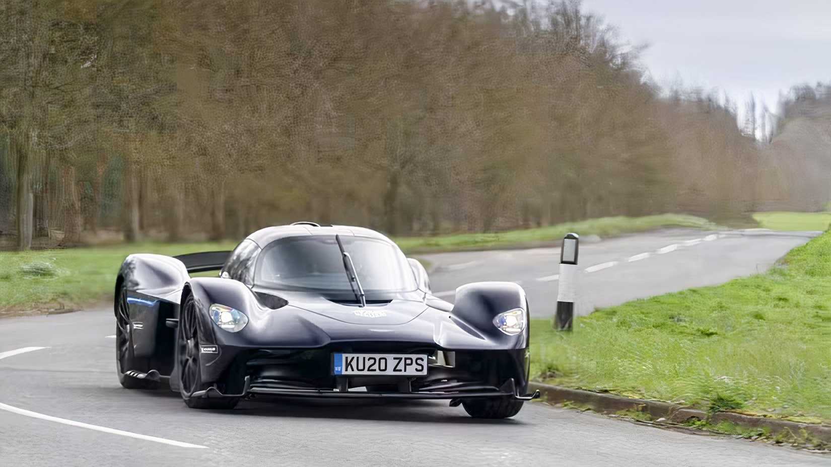 Aston Martin Valkyrie front 3/4 action