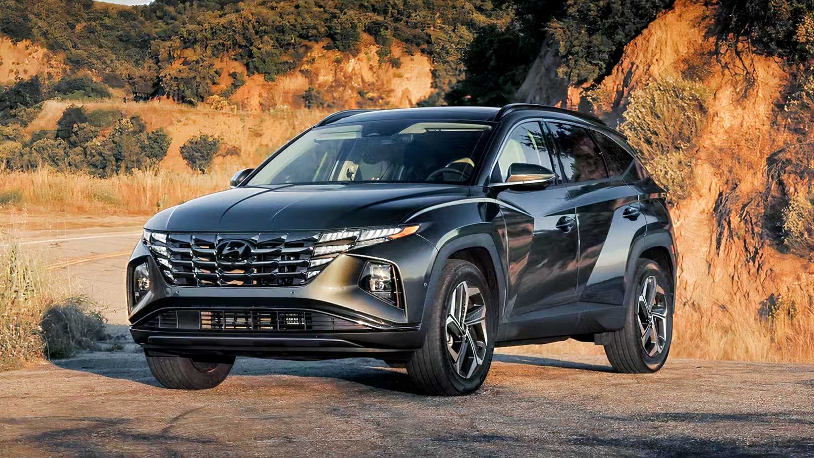Front 3/4 shot of 2023 Hyundai Tucson Hybrid parked